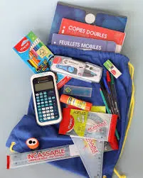 Offrir un kit scolaire à un enfant vulnérable pour enfants orphelins et vulnérables